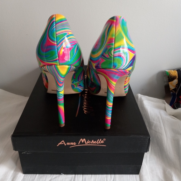 Ladies Colorful Stilleto Heel - Picture 10 of 10